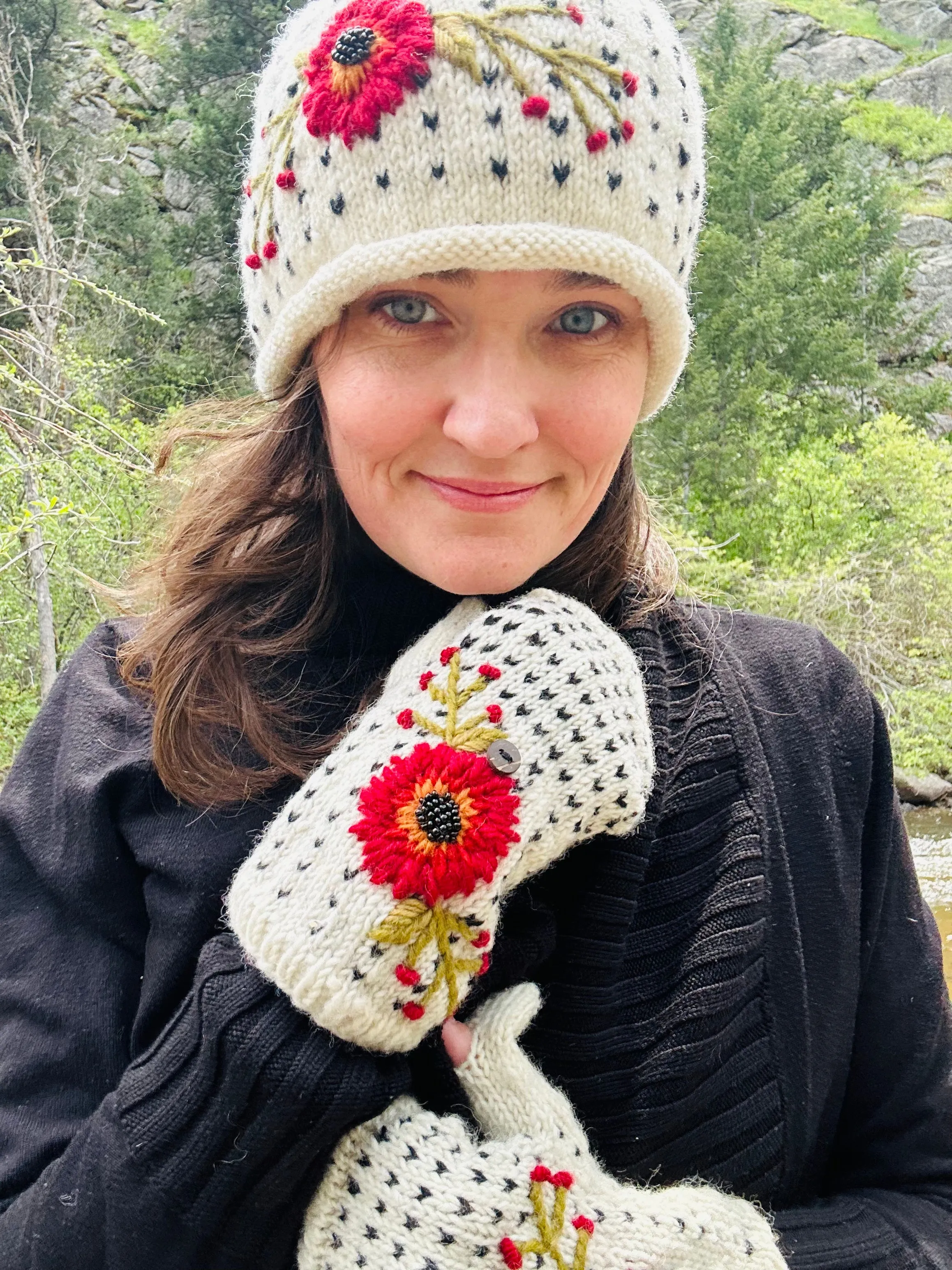 Daphne Convertible Mitten in White