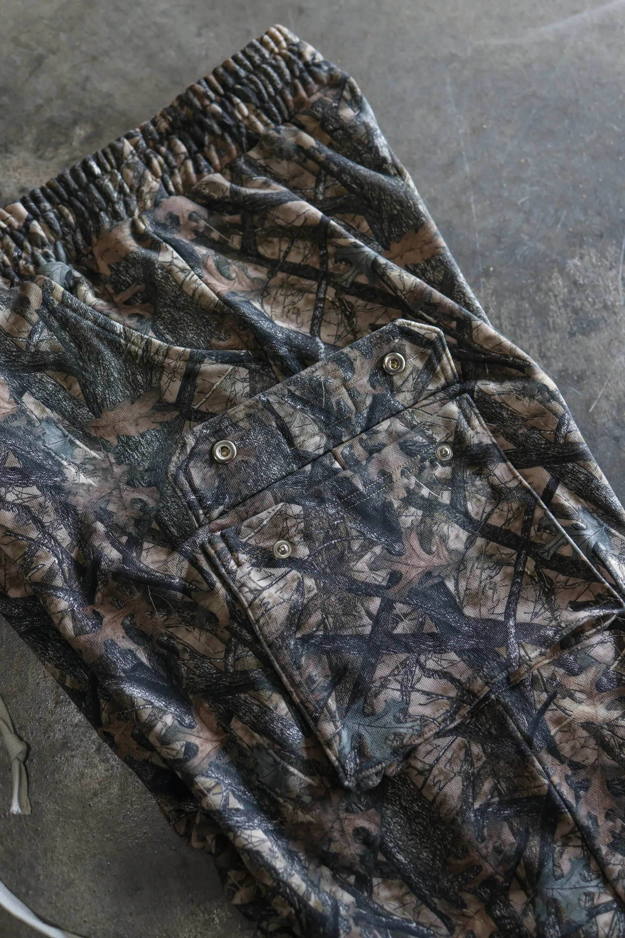 ORIGIN GLOW BAGGY CARGO SWEATS - TREE CAMO