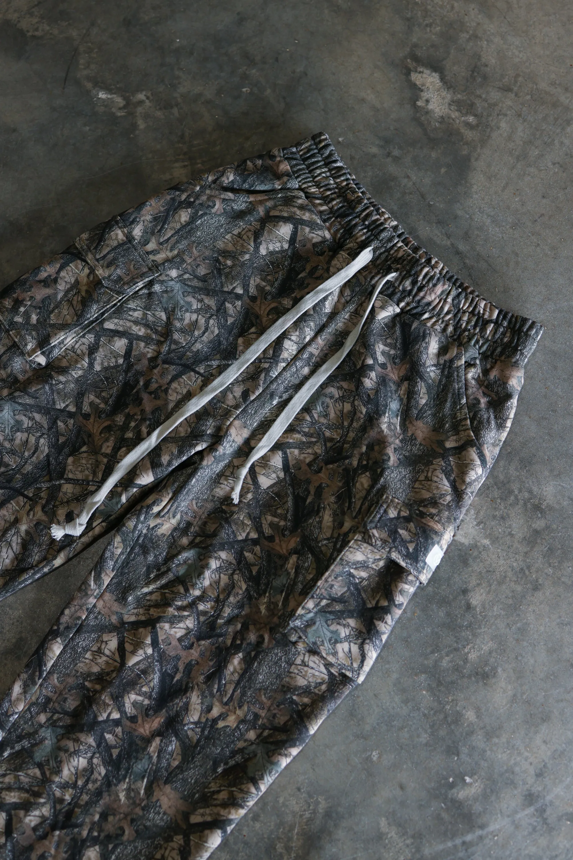 ORIGIN GLOW BAGGY CARGO SWEATS - TREE CAMO