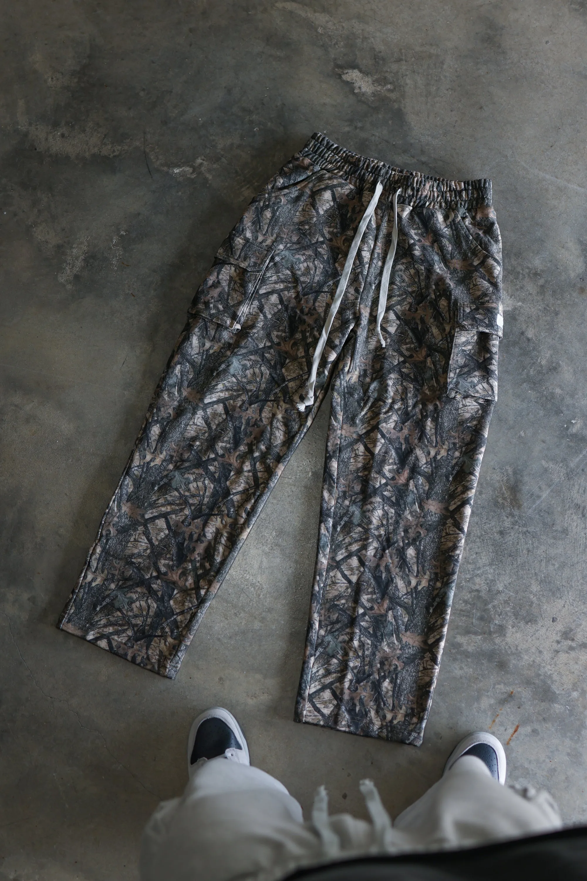 ORIGIN GLOW BAGGY CARGO SWEATS - TREE CAMO
